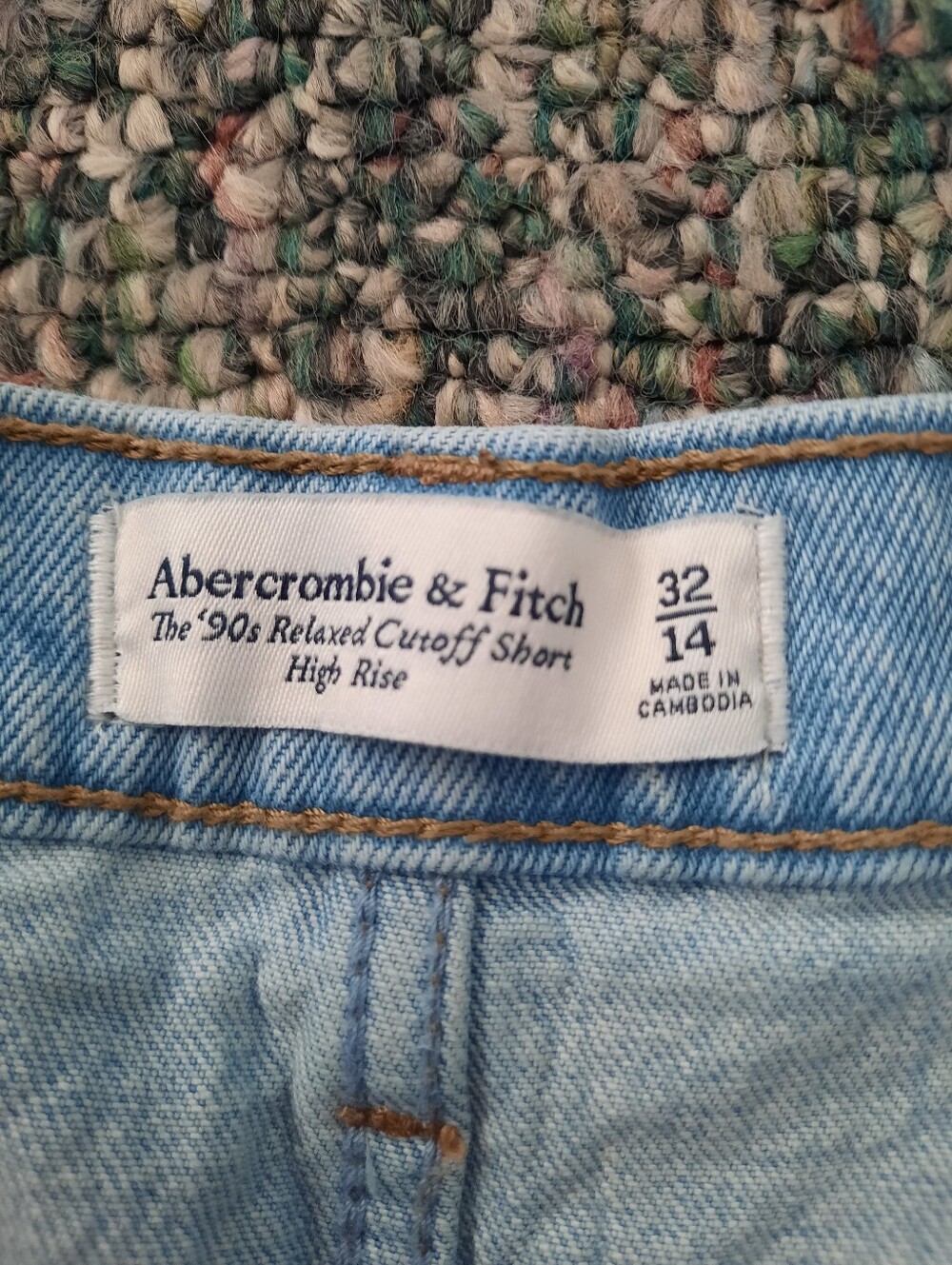 Abercrombie & Fitch The 90s Relaxed Cutoff Short High Rise Denim Size 32/14 - Picture 11 of 13